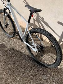 Bici Mtb cross country RACE700 telaio in alluminio