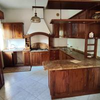 Cucina in noce e granito