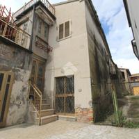 CASA SEMINDIPENDENTE A CANZANO