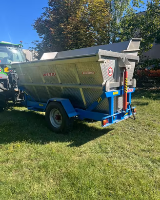 Rimorchio agricolo per vendemia
