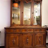 Credenza con vetrina in legno massello stile class