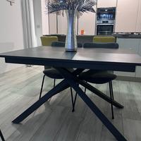 Tavolo con gamba design