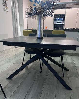 Tavolo con gamba design