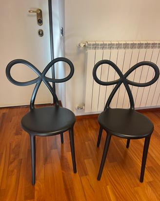 Coppia sedie Qeeboo nere modello Ribbon