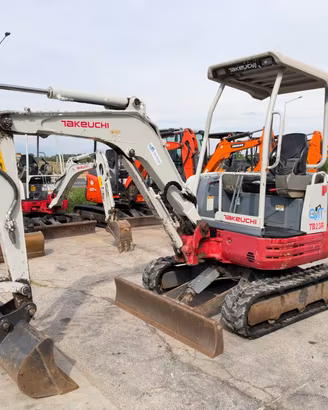 Mini escavatore TAKEUCHI TB23R