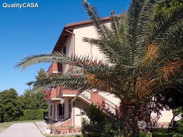 Soluzione immobiliare TRE appartamenti e annessi