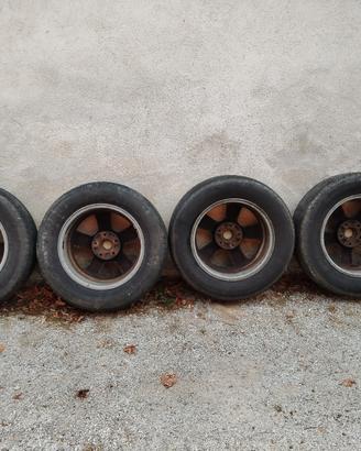 cerchioni per auto che montano gomme 235/R16