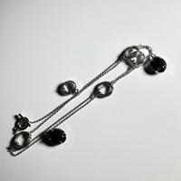 Collana moda con ciondoli neri e trasparenti