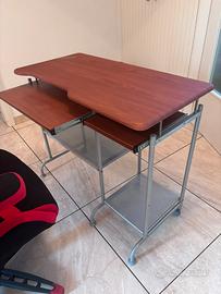 Tavolino da pc e sedia