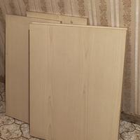 Scrivania in legno chiaro