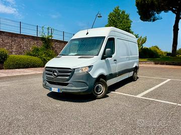 Mercedes benz sprinter 