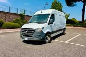 Mercedes benz sprinter 