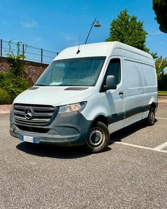 Mercedes benz sprinter 