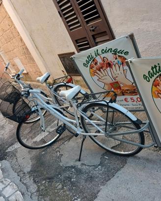 Bici con vela pubblicitaria