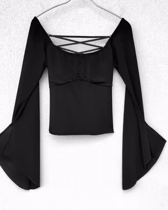 TOP *NUOVO* CON PIZZO,  LACCI, MANICHE CON SPACCO