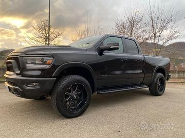 Dodge Ram rebel 5.7 V8 