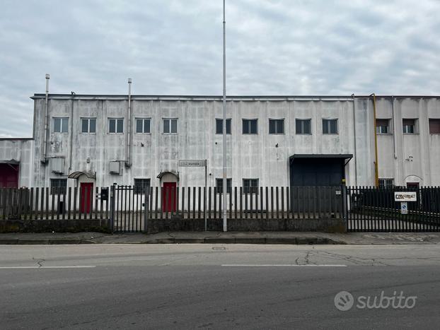 Capannone industriale a locate triulzi