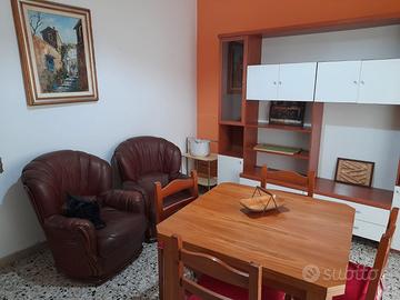 Stanza matrimoniale a ragazza ad uso singola