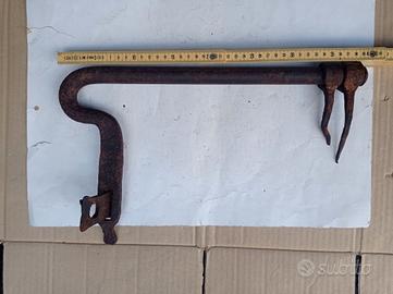 Antico Chiavistello con Occhiello Lucchetto Serrat