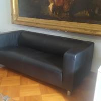 DIVANO NERO IN ECOPELLE