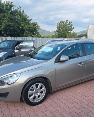 Volvo V60 D2 1.6 115cv Drive perfetta e garantita 