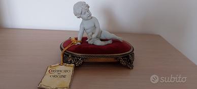 putto in bisquit di porcellana