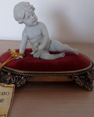 putto in bisquit di porcellana