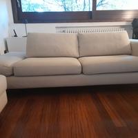  divano compreso di pouff