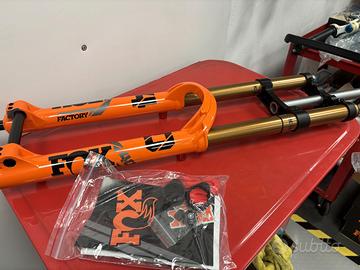 FOX 40 Factory grip2 27,5" arancione