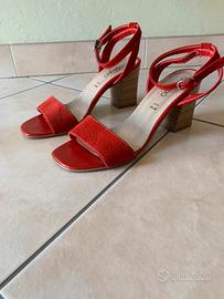 Sandali rossi usati 37