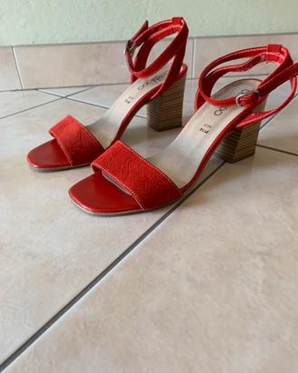 Sandali rossi usati 37