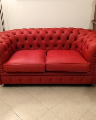 Divano chesterfield rosso in pelle