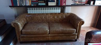 divano chesterfield in pelle