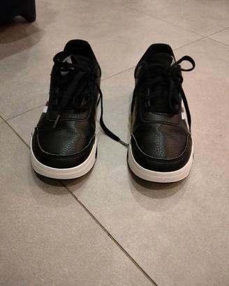 2  Scarpe Adidas!! E scarpe Nike!! Da baschet