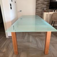 Tavolo in vetro di  qualità 