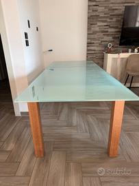 Tavolo in vetro di  qualità 