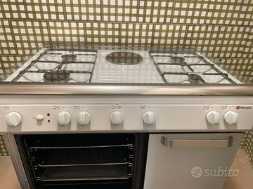 cucina gas con forno elettrico e piastra elettrica