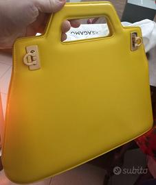 Ferragamo borsa collezione 2024