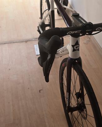 bici carbonio guerciotti  105 12v di2