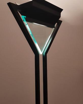LAMPADA DA TERRA NERA CON VETRO TRIANGOLARE
