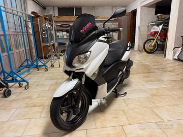 YAMAHA X MAX 125