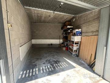 Box / Garage di 19 m² a Legnano