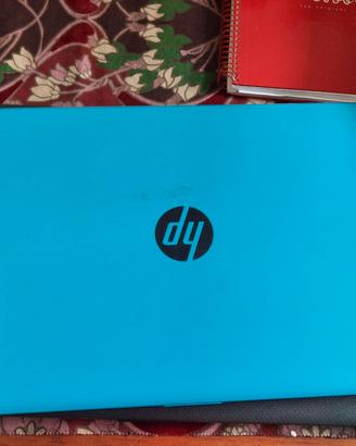 Pc portatile HP, colore azzurro, tasti bianchi