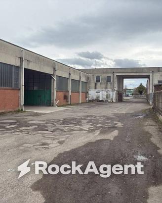Immobile di 300 m² a Tortona