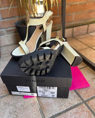 SANDALO  IN PELLE VERNICIATA