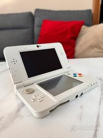 Nintendo New 3DS bianco con caricatore