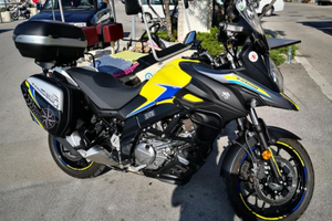 Suzuki V-Strom 650 con accessori
