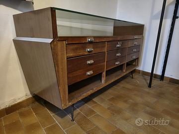 Banco vintage da lavoro con espositore