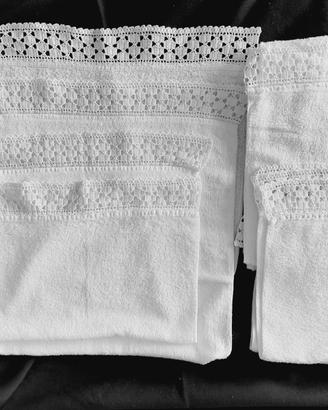 Set asciugamani spugna con pizzo