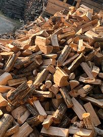Legna secca pronta per provvista